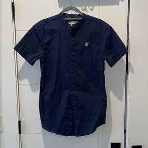 Siksilk Men's Navy Blue Short Sleeve Button Down Shirt With Floral Back Accent